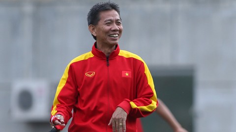 HLV Hoàng Anh Tuấn ngợi khen học trò sau trận thua Dubai FC.