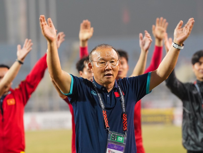 HLV Park Hang Seo chia tay bóng đá Việt Nam sau 5 năm đầy thành công.