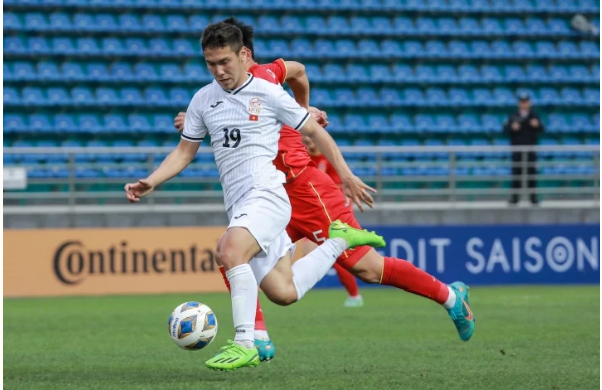 U20 Trung Quốc vào tứ kết U20 châu Á với ngôi nhì bảng B.