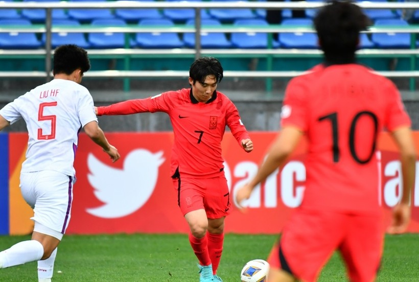 U20 Hàn Quốc vào bán kết châu Á sau trận thắng cách biệt Trung Quốc.