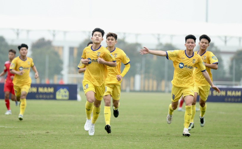 U17 Sông Lam Nghệ An và U17 Viettel sớm có vé vào vòng tứ kết U17 quốc gia.