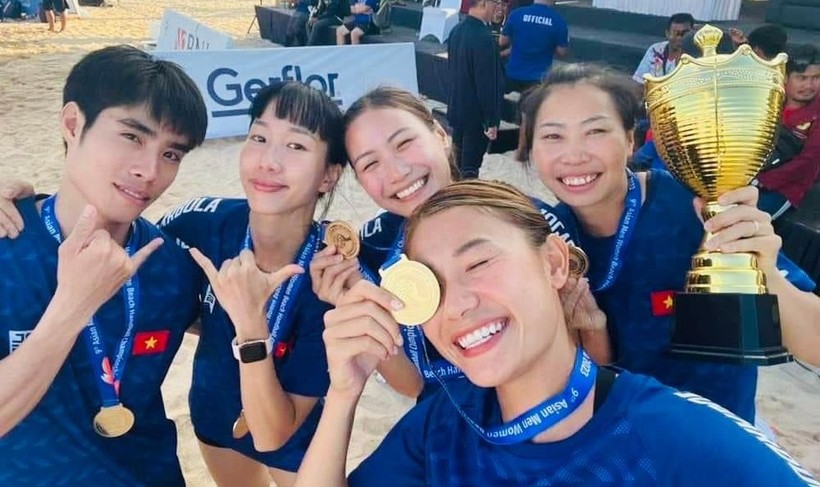 Bóng ném bãi biển nữ Việt Nam vô địch châu Á 2023 một cách thuyết phục.