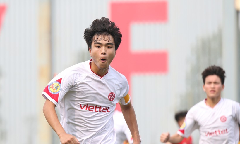 Công Phương được HLV Nguyễn Văn Biển ngợi khen sau ngôi vô địch U17 quốc gia.