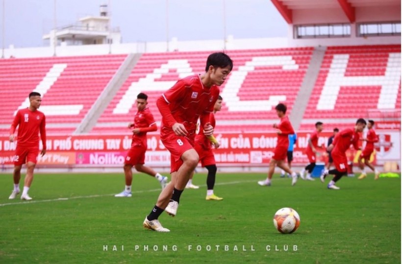 Lương Xuân Trường ghi bàn cho CLB Hải Phòng trong trận giao hữu với Hà Tĩnh.