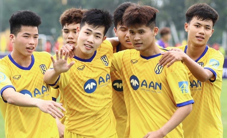 8 cầu thủ Sông Lam Nghệ An được triệu tập lên U17 Việt Nam chuẩn bị cho giải châu Á.