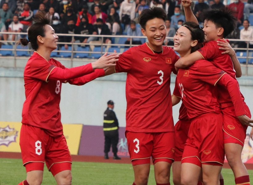 Tuyển nữ Việt Nam được thưởng 500 triệu sau trận thắng Nepal.