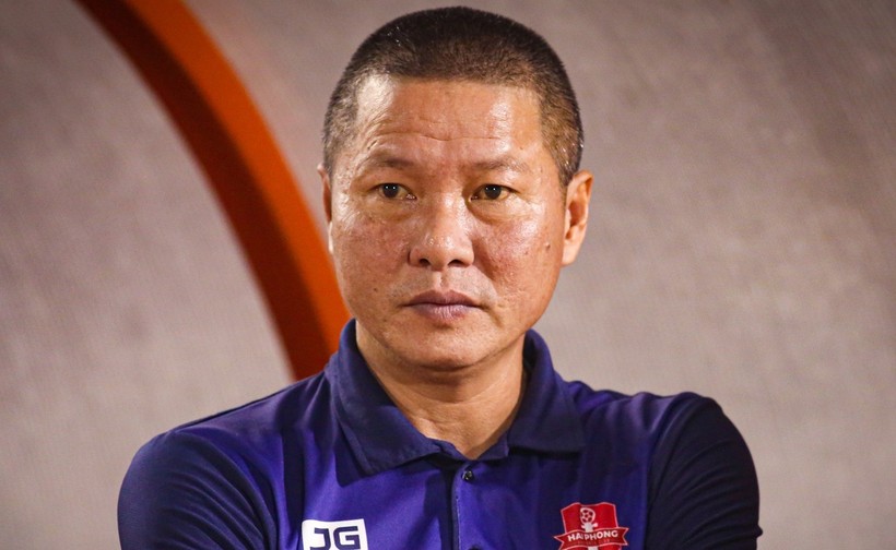 HLV Hải Phòng không hài lòng với công tác trọng tài sau trận thua Hà Nội.