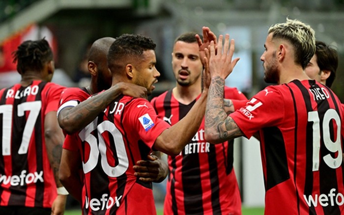 AC Milan sẽ đại chiến Napoli trong khuôn khổ tứ kết lượt về Champions League vào đêm nay.