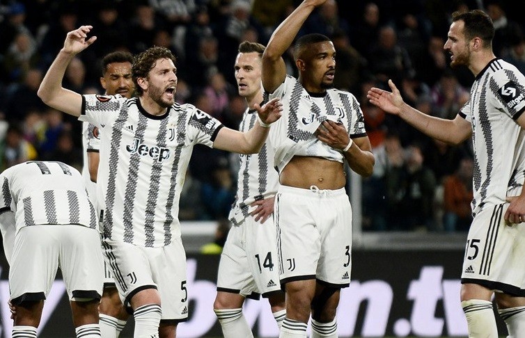 Juventus tăng 5 bậc trên bảng xếp hạng sau khi được trả lại 15 điểm.