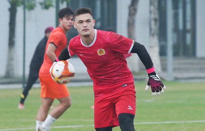 Thủ môn Patrik Le Giang dần chứng tỏ bản thân trong màu áo CLB Công an Hà Nội.