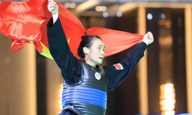 Nguyễn Hoàng Hồng Ân giành Huy chương Vàng hạng cân 50-55kg pencak silat.