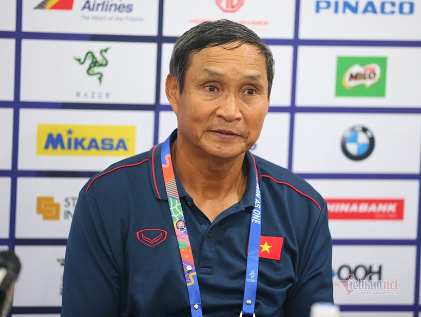 HLV Mai Đức Chung thận trọng trước Myanmar ở chung kết SEA Games.