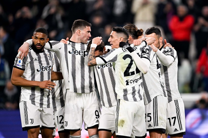 Juventus bị trừ 10 điểm do có hành vi giả mạo tăng vốn.