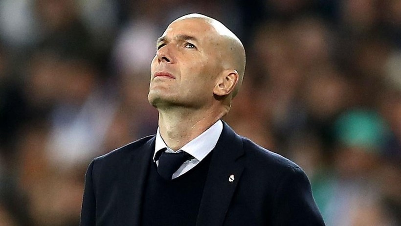 HLV Zidane chưa chốt tương lai trước các lời đề nghị.