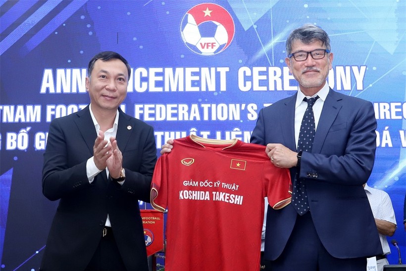 Ông Koshida Takeshi muốn giúp bóng đá Việt Nam sớm dự World Cup.