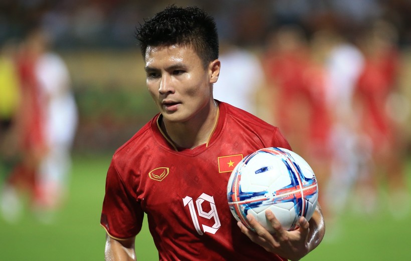 Quang Hải gia nhập Công an Hà Nội với bản hợp đồng 1,5 năm.