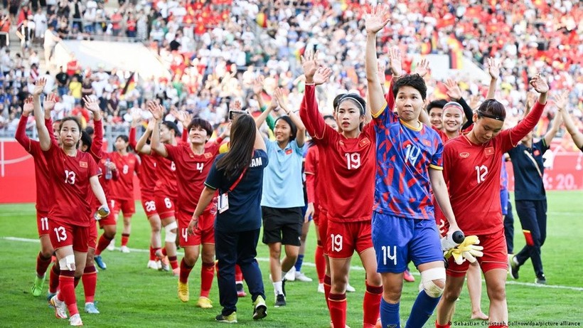 Tuyển nữ Việt Nam nhận nhiều lời khen sau trận đấu với tuyển Đức.
