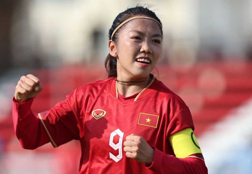 Huỳnh Như nhận nguồn động viên tinh thần từ Lank FC trước thềm World Cup.