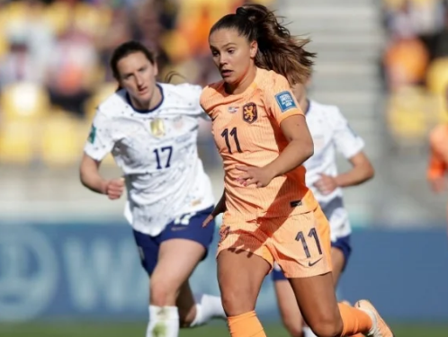 Tuyển nữ Hà Lan bất phân thắng bại trước Mỹ ở lượt trận hai bảng E.