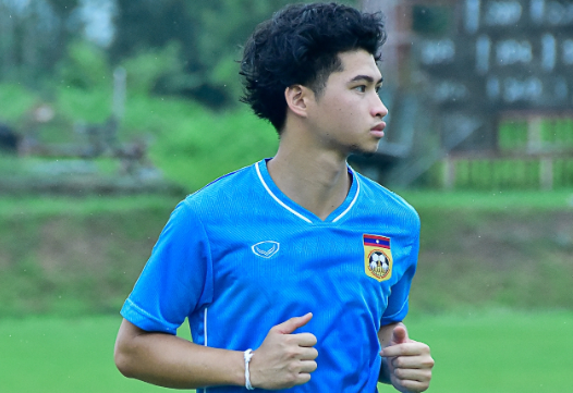 Victor Ngovinassack cùng U23 Lào tập huấn tại Thái Lan.