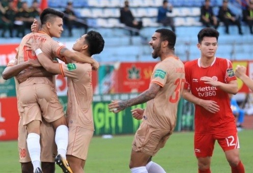 Bóng đá chuyên nghiệp Việt Nam 2023-2024 có nhiều nét đổi mới tích cực.