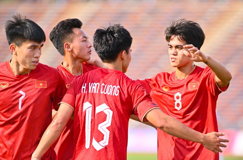 U23 Việt Nam thi đấu ở vòng loại U23 châu Á tại sân Việt Trì, Phú Thọ.
