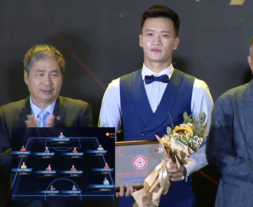 Nguyễn Hoàng Đức nhận danh hiệu Cầu thủ xuất sắc nhất Night Wolf V-League 2023.