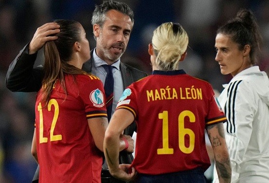 Huấn luyện viên đội tuyển nữ Tây Ban Nha bất ngờ bị sa thải sau World Cup.