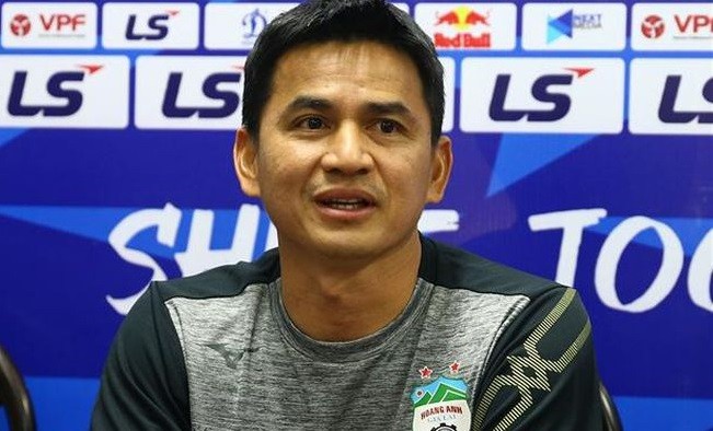 HLV Kiatisak thất vọng về trận thua trước SHB Đà Nẵng.