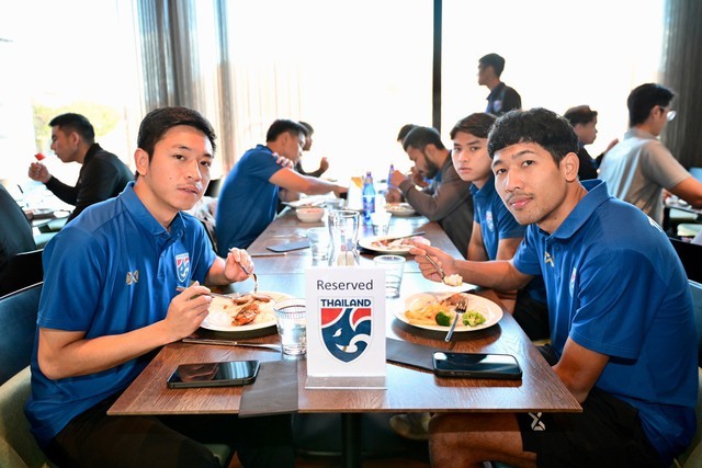 Cầu thủ Thái Lan gặp nhiều khó khăn trong chuyến tập huấn tại châu Âu.