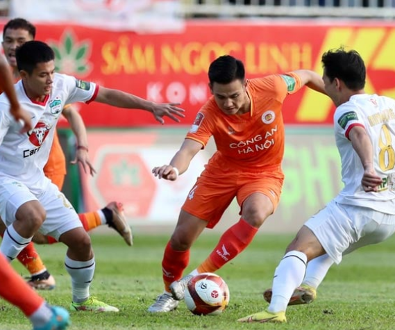 Hoàng Anh Gia Lai thua đậm Công an Hà Nội FC ở vòng 2 V-League.