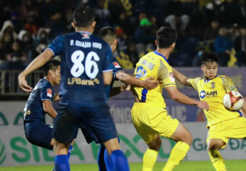 Hoàng Anh Gia Lai để thua Sông Lam Nghệ An trên sân Vinh.