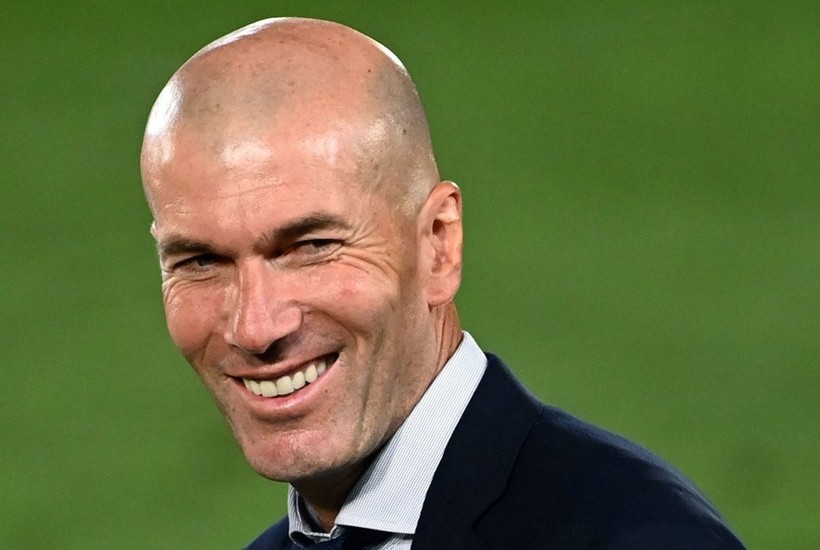Zidane không thay thế HLV Ten Hag dẫn dắt MU như đồn đoán.