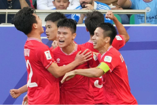 Màn trình diễn của tuyển Việt Nam trước Nhật Bản được báo chí khu vực ngợi khen.