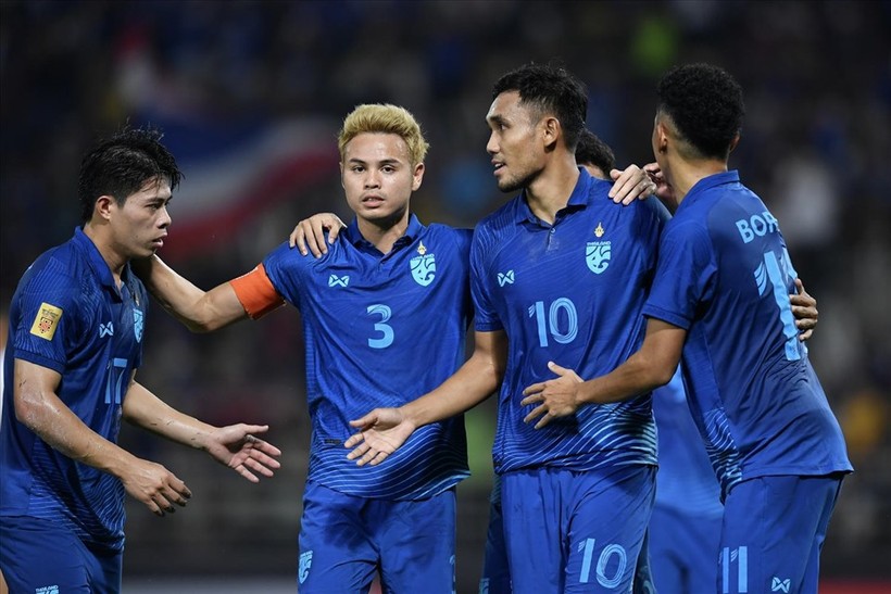 ĐT Thái Lan sắp vượt mặt Việt Nam trên bảng xếp hạng FIFA sau chuỗi thành tích ấn tượng ở Asian Cup.