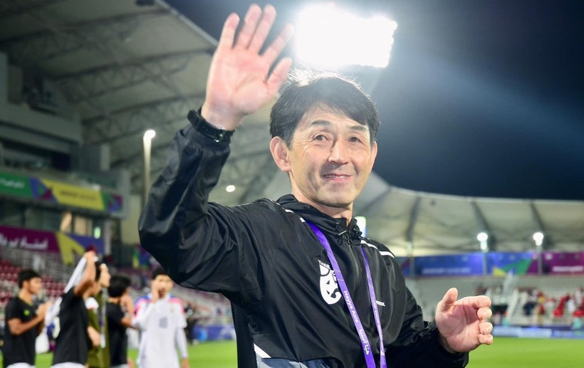 HLV Masatada Ishii giúp Thái Lan thăng hoa ở Asian Cup.