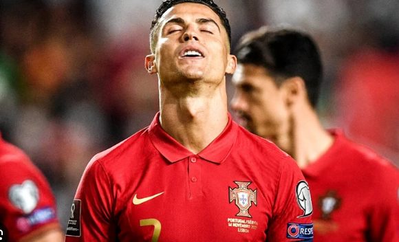 Ronaldo lọt Top 10 ngôi sao bị ghét nhất thế giới do tạp chí Fourfourtwo bình chọn.