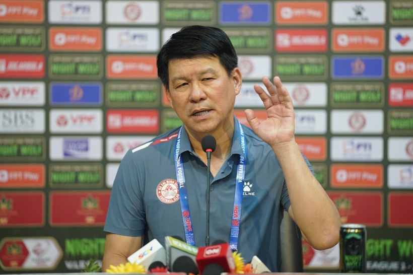 HLV Vũ Tiến Thành thất vọng khi đội nhà chỉ có một điểm trước Khánh Hòa.
