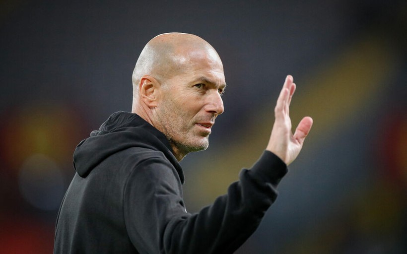 Zinedine Zidane cân nhắc trở lại nghiệp huấn luyện viên.