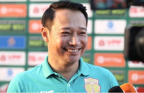 HLV Nam Định hài lòng với một điểm trước Thanh Hóa ở vòng 13 V-League.