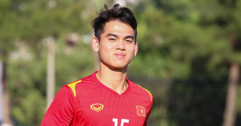 Văn Khang đủ tuổi dự U23 châu Á 2024.