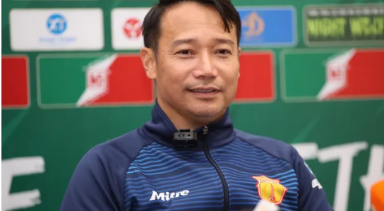 HLV Vũ Hồng Việt hài lòng với trận thắng Hà Nội FC.