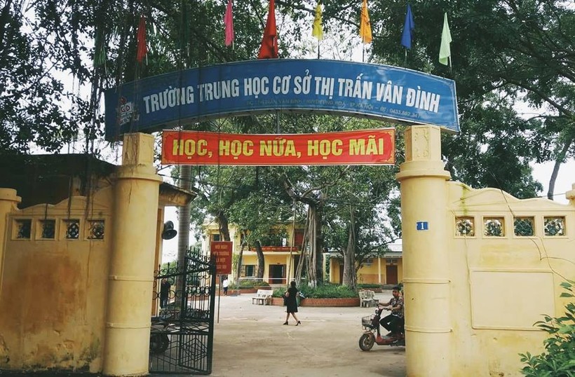 Trường THCS Thị trấn Vân Đình, nơi xảy ra sự việc.