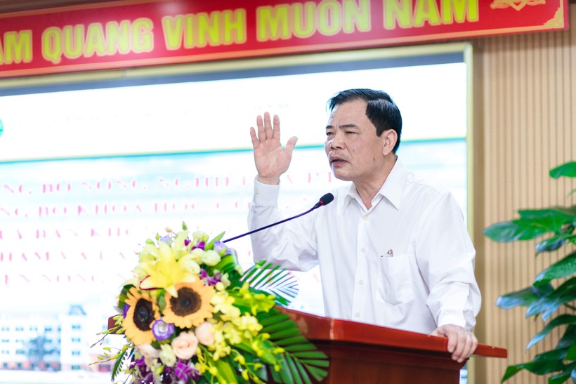 Bộ trưởng Bộ Nông nghiệp và Phát triển nông thôn Nguyễn Xuân Cường phát biểu tại buổi làm việc.