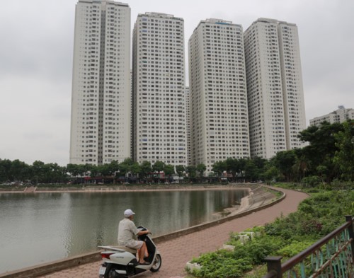 Nhiều người dân vay tiền ngân hàng để mua căn hộ tại Khu chung cư HH Linh Đàm.
