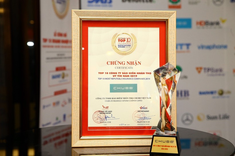Chứng nhận TOP 10 công ty BHNT uy tín năm 2019 mà Chubb Life Việt Nam nhận được