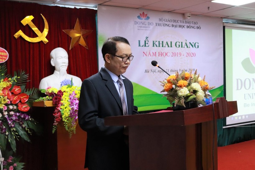 PGS.TS Lê Ngọc Tòng - Phó Hiệu trưởng phụ trách Trường ĐH Đông Đô phát biểu tại lễ khai giảng năm học 2019-2020.