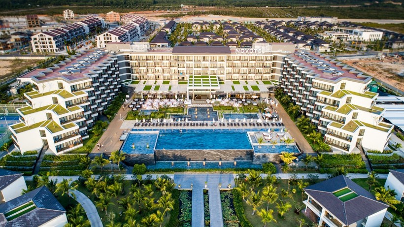 Novotel Phu Quoc Resort thuộc tổ hợp Sonaseas Villas & Resort do Tập đoàn CEO đầu tư hiện là một trong những khu nghỉ dưỡng 5 sao hàng đầu tại Đảo Ngọc.