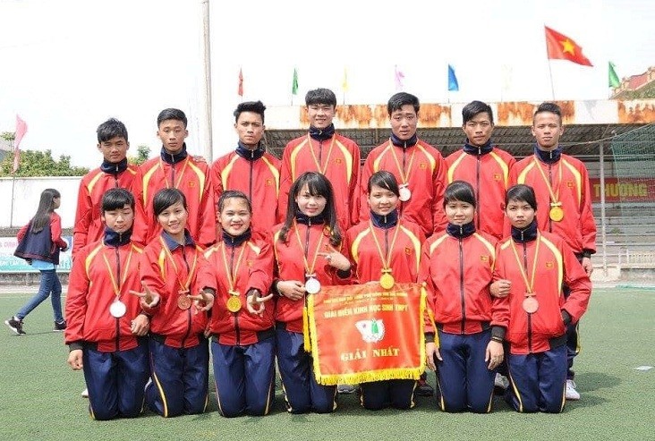 Học sinh Trường THPT Kinh Môn 2 đạt giải Nhất toàn đoàn môn Điền kinh tại Hội khỏe Phù đổng tỉnh Hải Dương năm 2016.