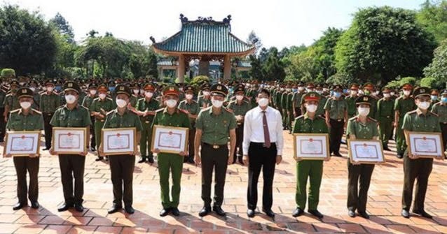 Các tập thể, cá nhân nhận bằng khen của Chủ tịch UBND tỉnh Đồng Nai.